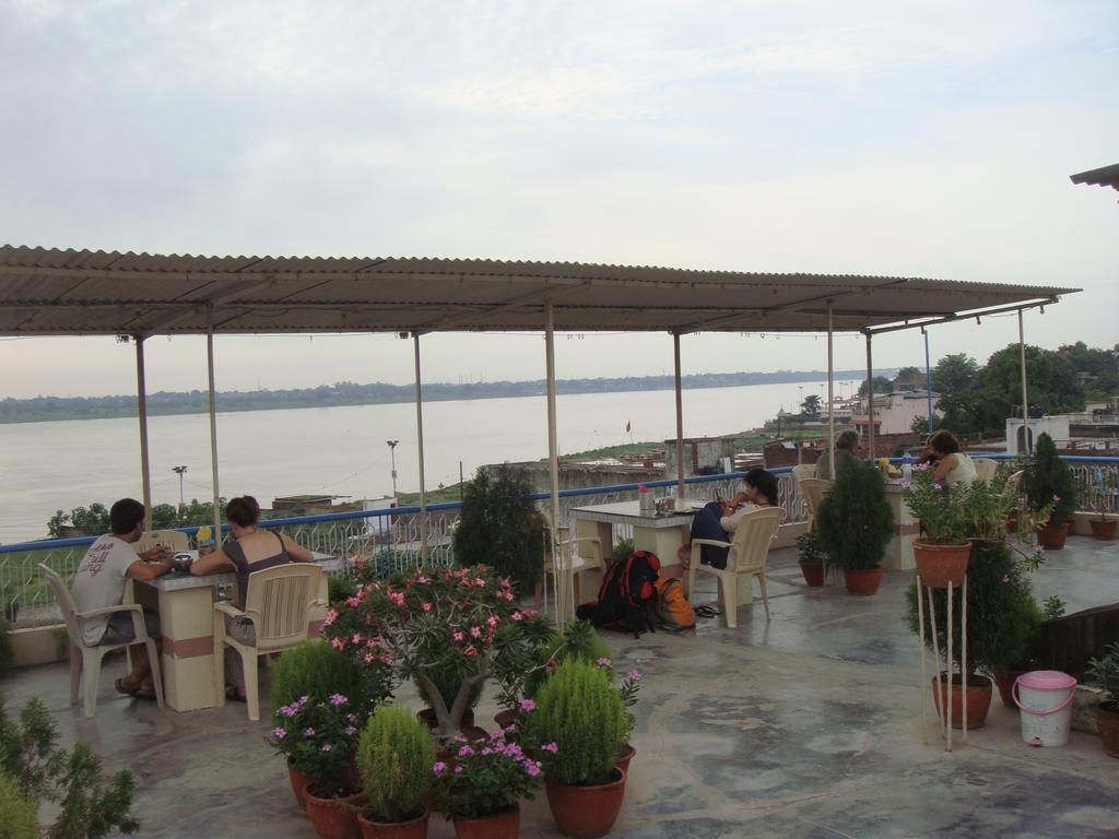 Temple On Ganges Hotel 3*