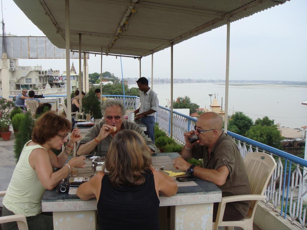 Hotel Temple On Ganges Varanasi