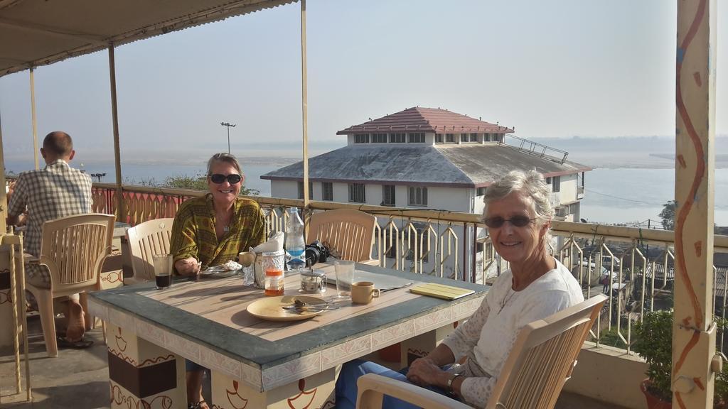 होटल Temple On Ganges 3*